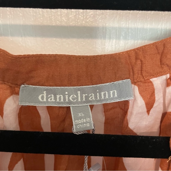 Daniel Rainn Rust Leaf Print Blouse - Picture 3 of 5